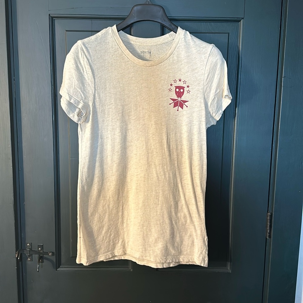 Old navy t-shirt cream color size M